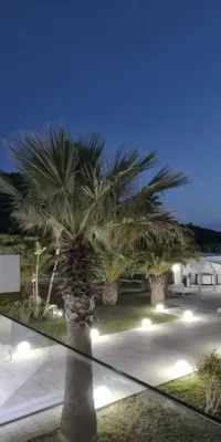 Una villa de lujo en Cala Jondal: su personificación de la vida VIP en Ibiza