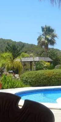 Preciosa villa en la encantadora zona de San Agustín con un gran jardín