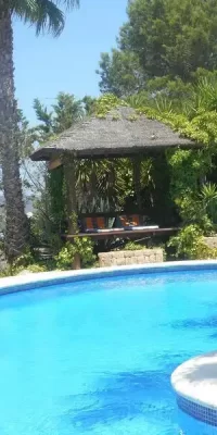 Preciosa villa en la encantadora zona de San Agustín con un gran jardín