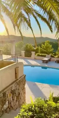 Finca bellamente renovada con impresionantes vistas panorámicas al mar y al atardecer en Benimussa