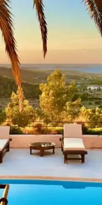 Finca bellamente renovada con impresionantes vistas panorámicas al mar y al atardecer en Benimussa