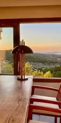 Finca bellamente renovada con impresionantes vistas panorámicas al mar y al atardecer en Benimussa