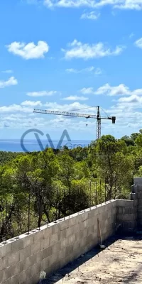 Uitzonderlijke villa in aanbouw in Roca Llisa – ongeëvenaard uitzicht op het platteland en de zee