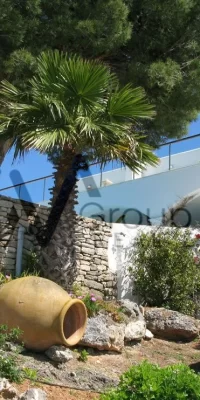 Prachtig luxe landgoed met drie villa’s en directe toegang tot de zee in Cala Boix, San Carlos