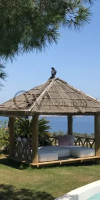 Squisita tenuta di lusso con tre ville e accesso diretto al mare a Cala Boix, San Carlos