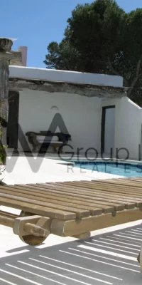 Prachtig luxe landgoed met drie villa’s en directe toegang tot de zee in Cala Boix, San Carlos