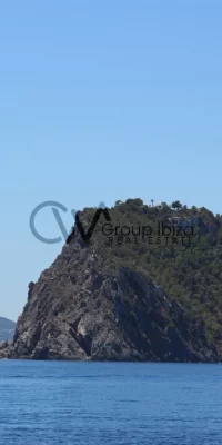 Squisita tenuta di lusso con tre ville e accesso diretto al mare a Cala Boix, San Carlos