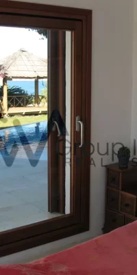 Prachtig luxe landgoed met drie villa’s en directe toegang tot de zee in Cala Boix, San Carlos