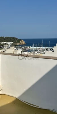 Extra ruim penthouse met uitzicht op zee in Santa Eulalia