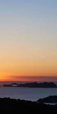 Villa méditerranéenne construite sur les collines de Cala Tarida avec une vue imprenable sur la côte ouest