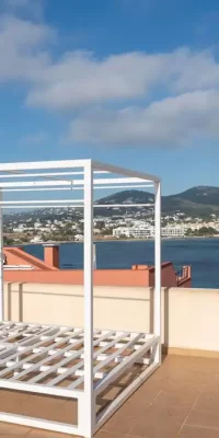 Casa adosada meticulosamente mantenida en venta en Illa Plana – Ibiza