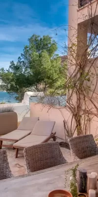 Casa adosada meticulosamente mantenida en venta en Illa Plana – Ibiza