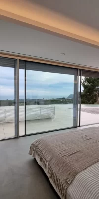 Villa de luxe moderne avec de belles vues panoramiques sur la mer