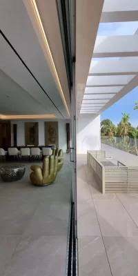 Villa de luxe moderne avec de belles vues panoramiques sur la mer