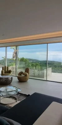 Villa de luxe moderne avec de belles vues panoramiques sur la mer