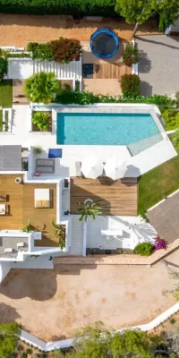 Villa moderna con seis dormitorios en venta en Es Cubells