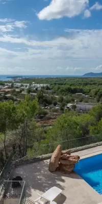 Villa mit wunderschönem Meerblick zum Verkauf in Cala Llenya