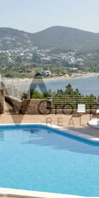 Appartement en bord de mer magnifiquement rénové à Talamanca – Ibiza