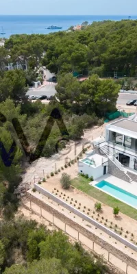 Villa exclusive à Cala Tarida – luxe, qualité et nature réunis