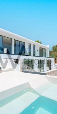 Villa exclusiva en Cala Tarida – lujo, calidad y naturaleza combinados