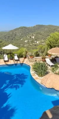 Beautiful villa in the esteemed gated community of Roca Llisa