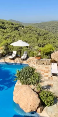 Beautiful villa in the esteemed gated community of Roca Llisa