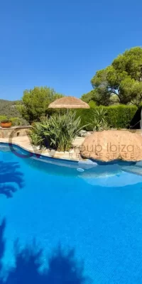 Beautiful villa in the esteemed gated community of Roca Llisa