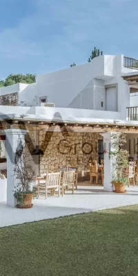 Fantastic luxury property in the exclusive area of Porroig with tourist license