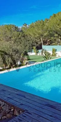 Lussuosa villa con due camere da letto a Cala Salada con fantastica vista sul quartiere