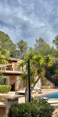 Bella casa con vista sul mare in una posizione tranquilla in vendita