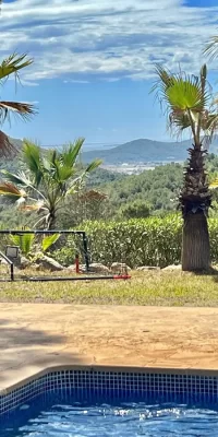 Bella casa con vista sul mare in una posizione tranquilla in vendita