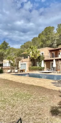 Bella casa con vista sul mare in una posizione tranquilla in vendita