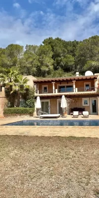 Preciosa casa con vistas al mar en zona tranquila en venta