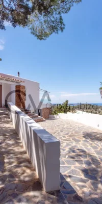 Geräumige Villa mit 8 Schlafzimmern und Panoramablick auf das Meer