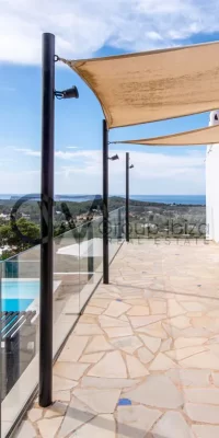 Geräumige Villa mit 8 Schlafzimmern und Panoramablick auf das Meer