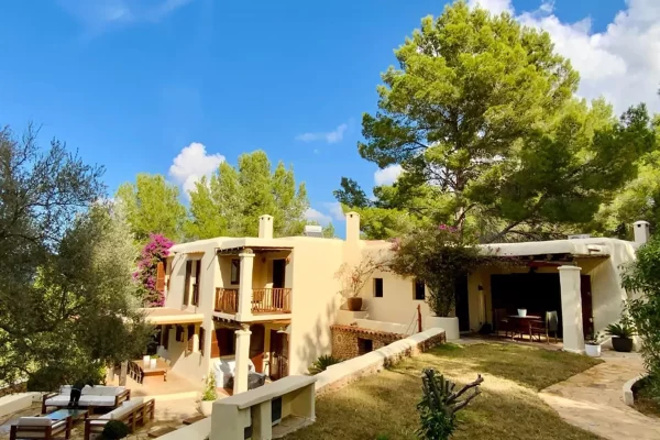 Encantadora villa en Ibiza con infinitas posibilidades cerca de San Rafael