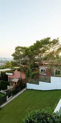 Villa exclusiva en Cap Martinet con impresionantes vistas al mar