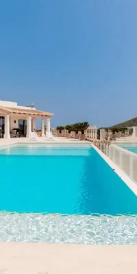 Villa de luxe à Ibiza avec vue panoramique et commodités exceptionnelles