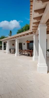 Luxusvilla auf Ibiza mit Panoramablick und außergewöhnlichen Annehmlichkeiten