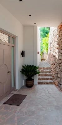 Luxusvilla auf Ibiza mit Panoramablick und außergewöhnlichen Annehmlichkeiten