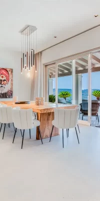 Luxusvilla auf Ibiza mit Panoramablick und außergewöhnlichen Annehmlichkeiten