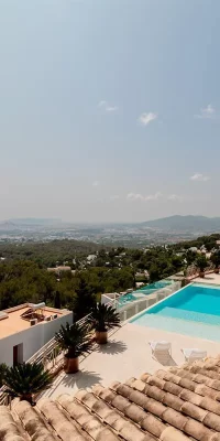 Luxusvilla auf Ibiza mit Panoramablick und außergewöhnlichen Annehmlichkeiten