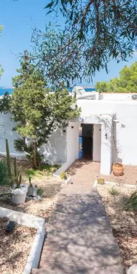 Elegante Küstenvilla mit Panoramablick auf das Meer