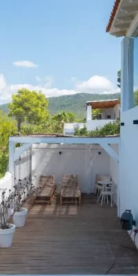 Elegante villa costera con vistas panorámicas al mar