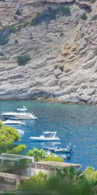 Elegante villa costiera con vista panoramica sul mare