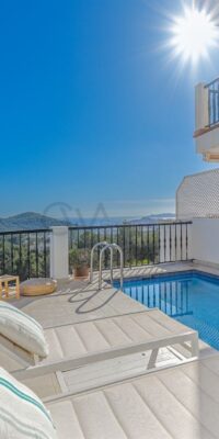 Exclusivo Ático Doble con Piscina Privada y Vistas al Mar